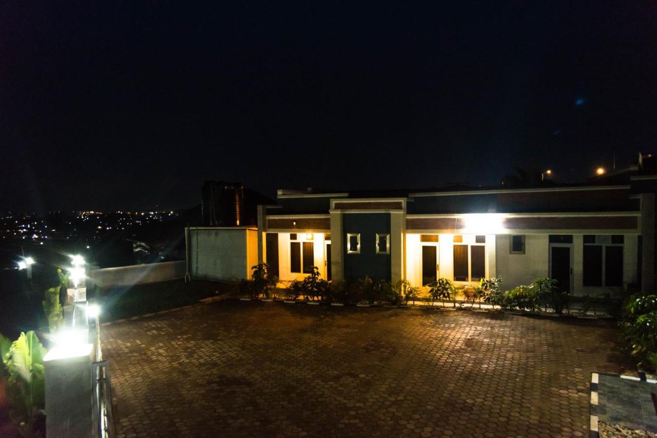 Avisha Town Hotel Кигали Экстерьер фото